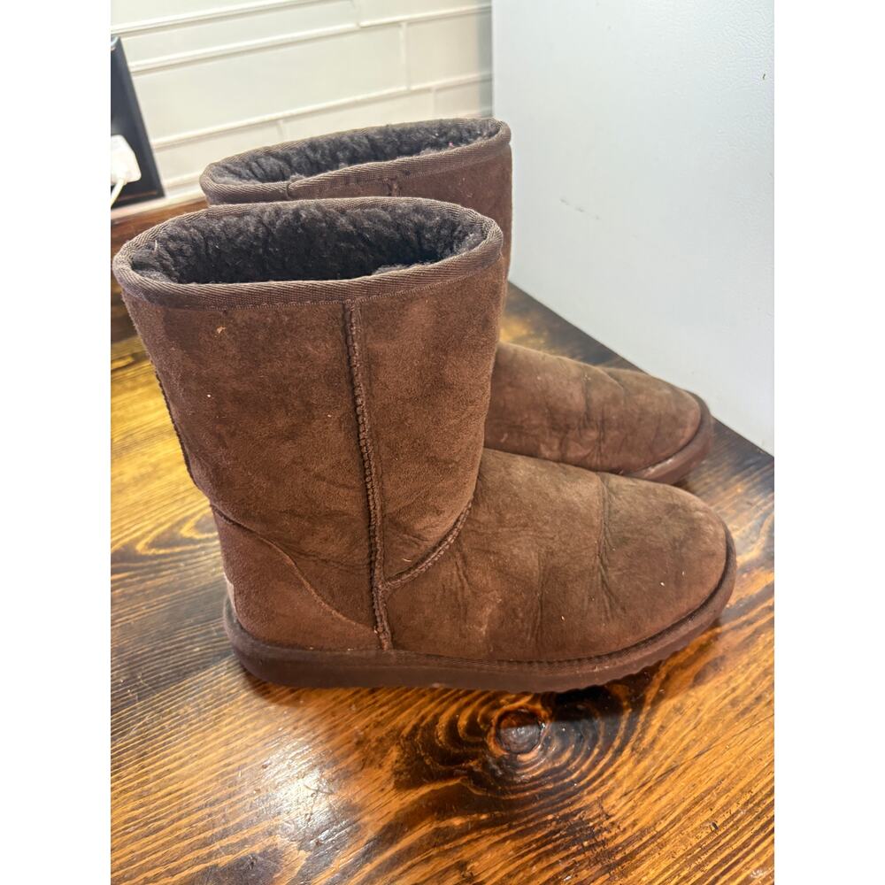 UGG Classic Short Brown Boots Sizeโ 8